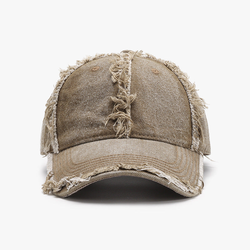 Gorra de béisbol de algodón en color beige con diseño rasgado para un look moderno y casual