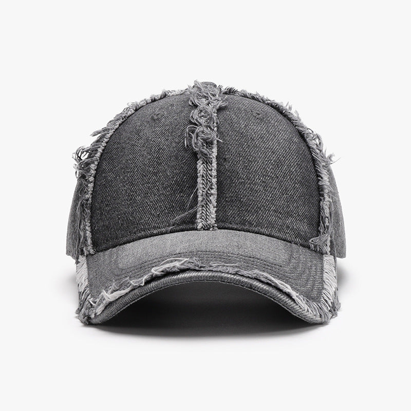 Gorra de béisbol de algodón en gris con diseño desgastado y detalles rasgados