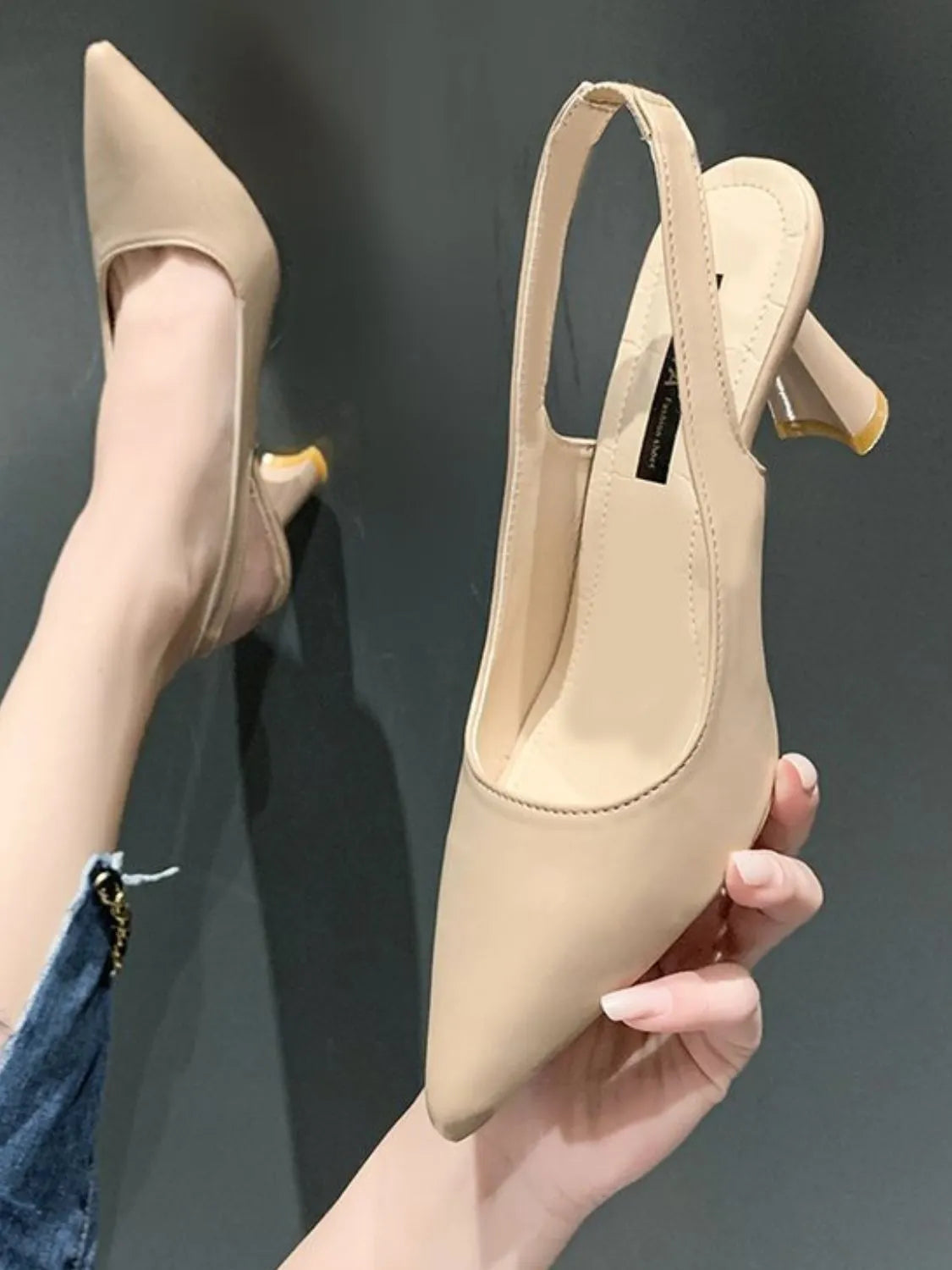 Zapatos de tacones con punta puntiaguda mujer en color nude con diseño elegante y cómodo