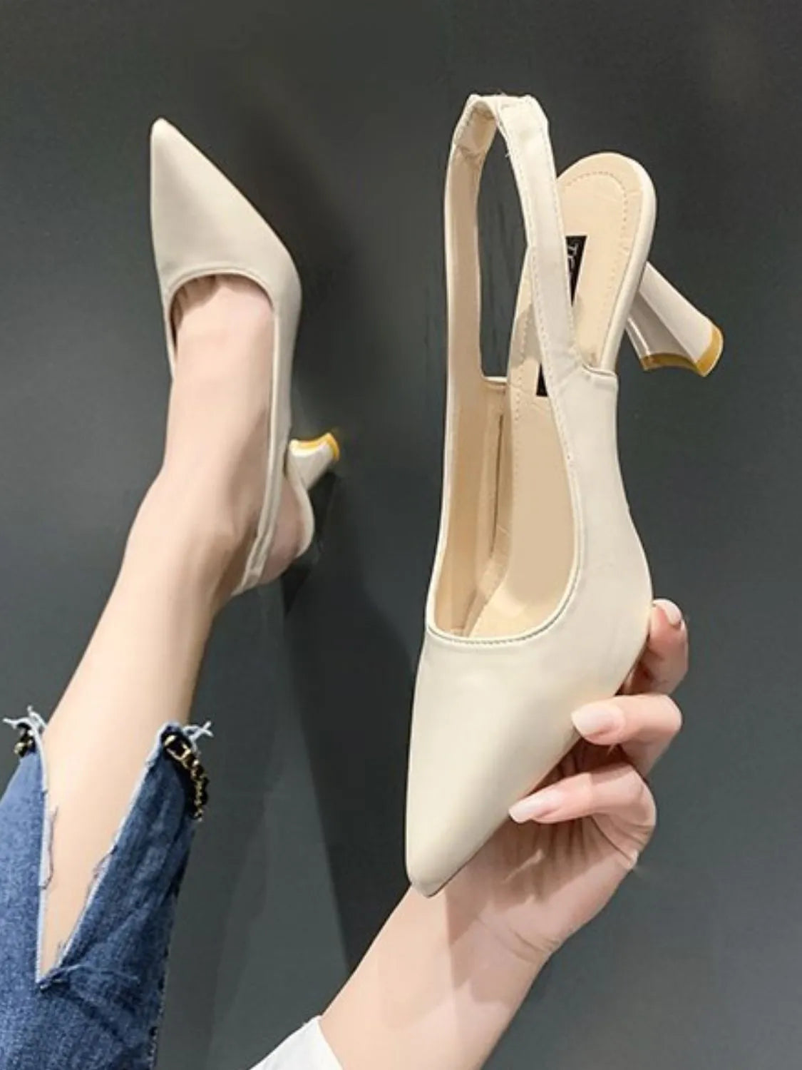 Zapatos tacones con punta puntiaguda mujer en color beige con diseño elegante y cómodo