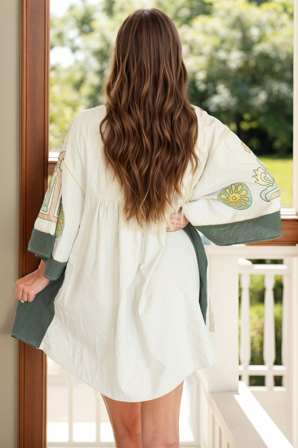 Mini vestido de Trendsi con vestido manga tres cuartos y diseño floral en la parte trasera