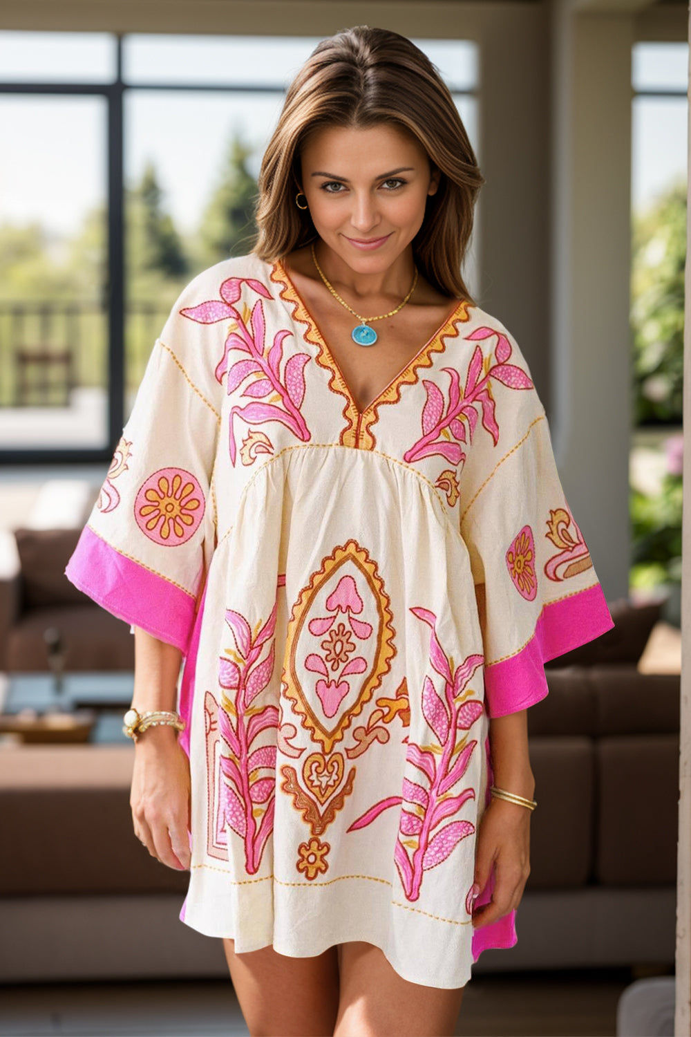 Mini vestido de Trendsi con bordado colorido y vestido manga tres cuartos para un look veraniego