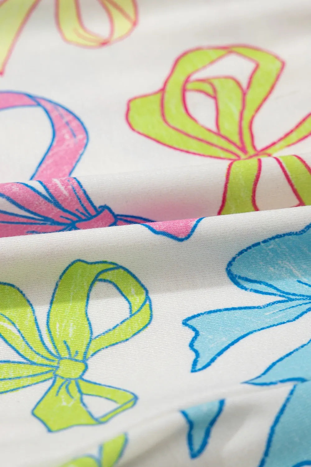 Tela de pantalones cortos casuales colores con estampado de lazos en tonos vibrantes