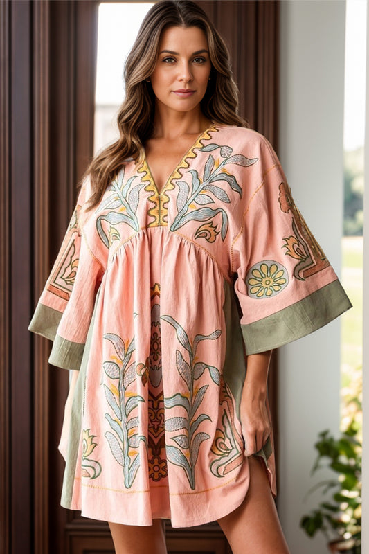 Mini vestido manga tres cuartos de Trendsi con diseño floral en tonos rosados y verdes