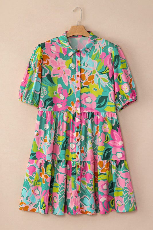 Mini vestido veraniego colorido con estampado floral en tonos vibrantes ideal para días soleados