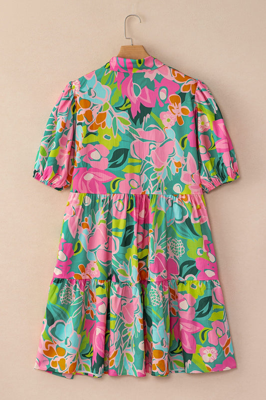 Mini vestido veraniego colorido de Trendsi con estampado floral vibrante y mangas abullonadas
