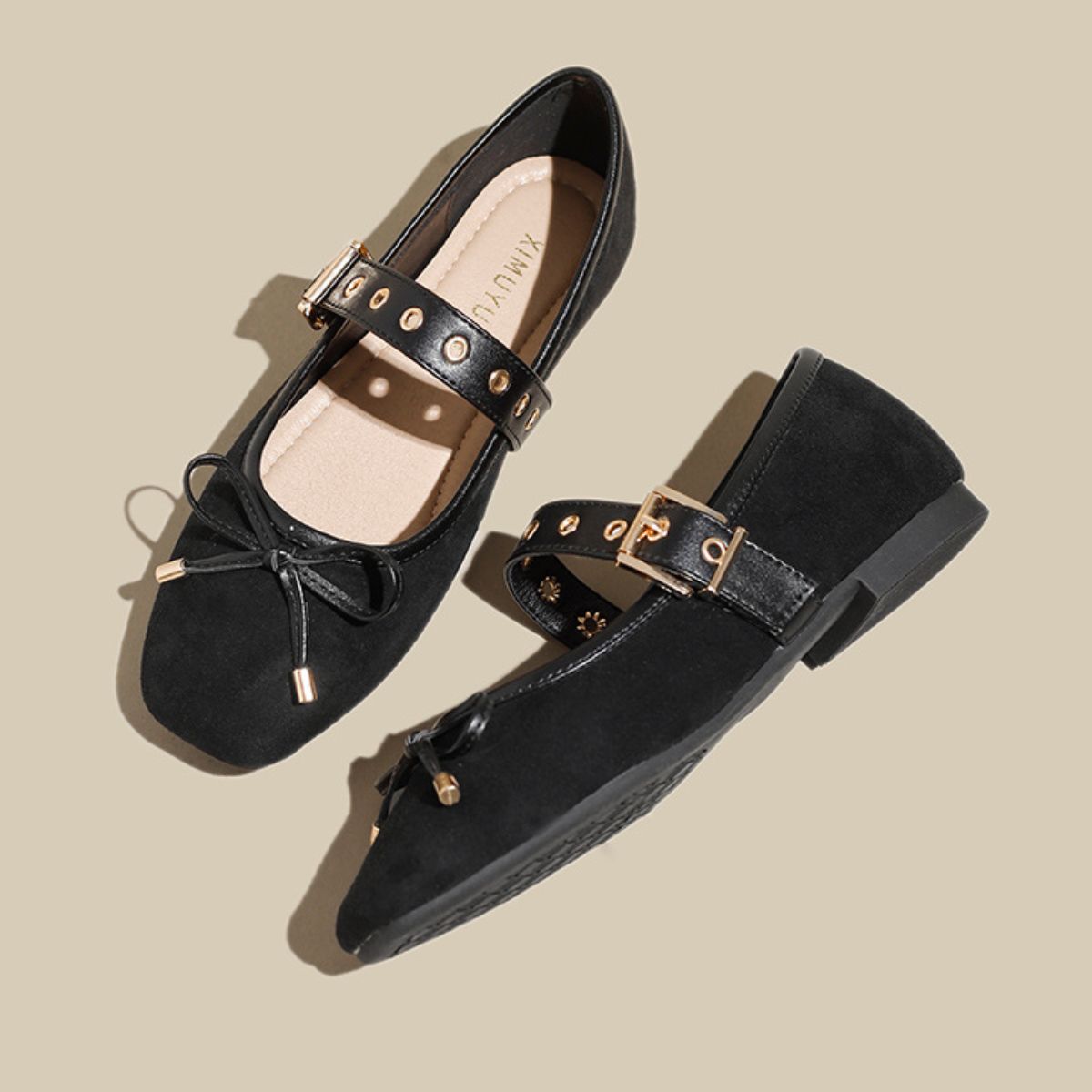 Zapatos sin cordones elegantes de color negro con hebilla y detalle dorado para un look moderno