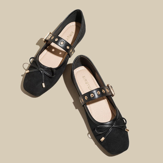 Zapatos sin cordones elegantes negros con detalles metálicos para un estilo sofisticado y cómodo